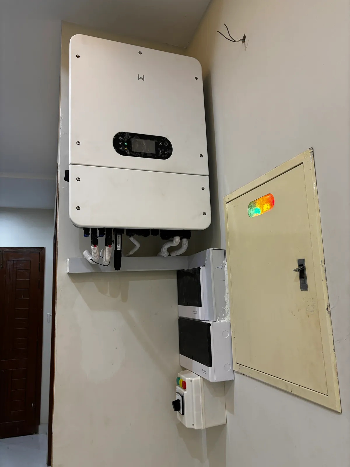 Battery-ready hybrid solar inverter installed by APC Solar in Karachi